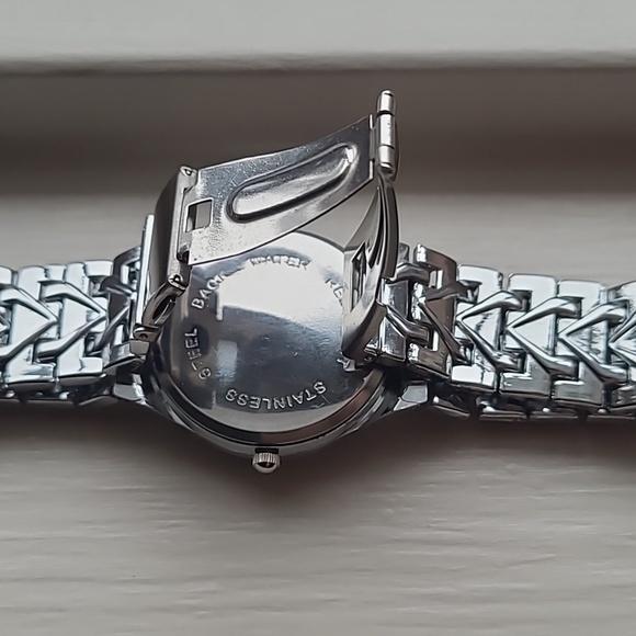 Quartz Watch - Picture 3 of 10